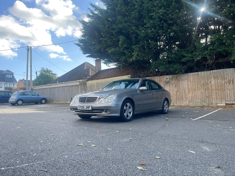 image for 2005 Mercedes-Benz E220