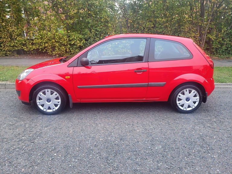 Automatic ford fiesta 1.6 style. 2007. 1 year mot. New brakes