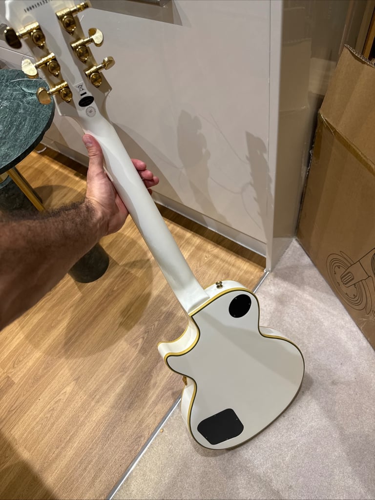 Epiphone Les Paul Custom Pro Electric Guitar Alpine White with Hardcase