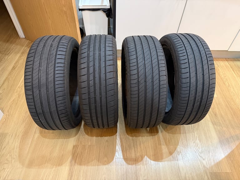 4 x 225/45/18R tyres in great condition, all pressure tested  
