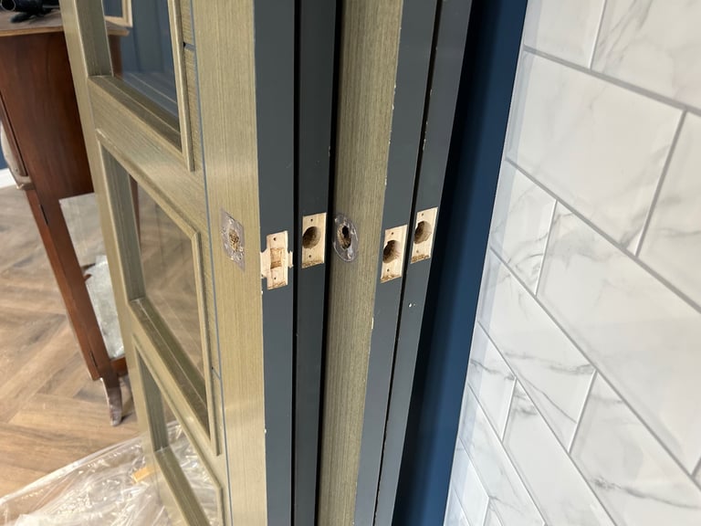 4 x doors - 2 x single, 1 set of double's. 