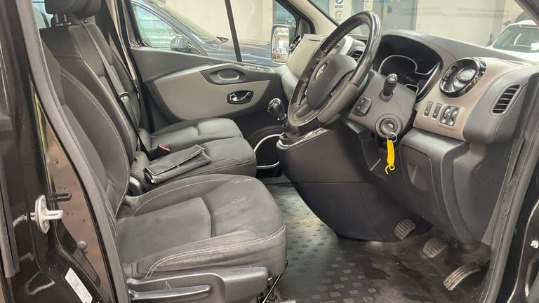 Renault Trafic LL29 Energy dCi 125 Sport Nav 9 Seat LWB Minibus  DIESEL 2016/66