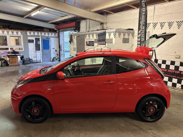 TOYOTA AYGO 1.0 VVT-i x-play 2016