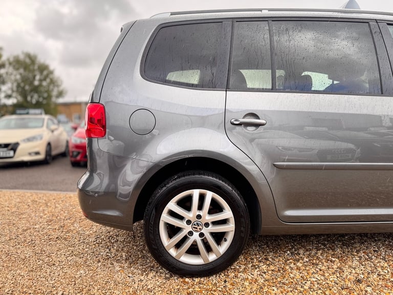 2015 Volkswagen Touran 1.6 TDI 105 BlueMotion Tech SE 5dr DSG MPV Diesel Automatic