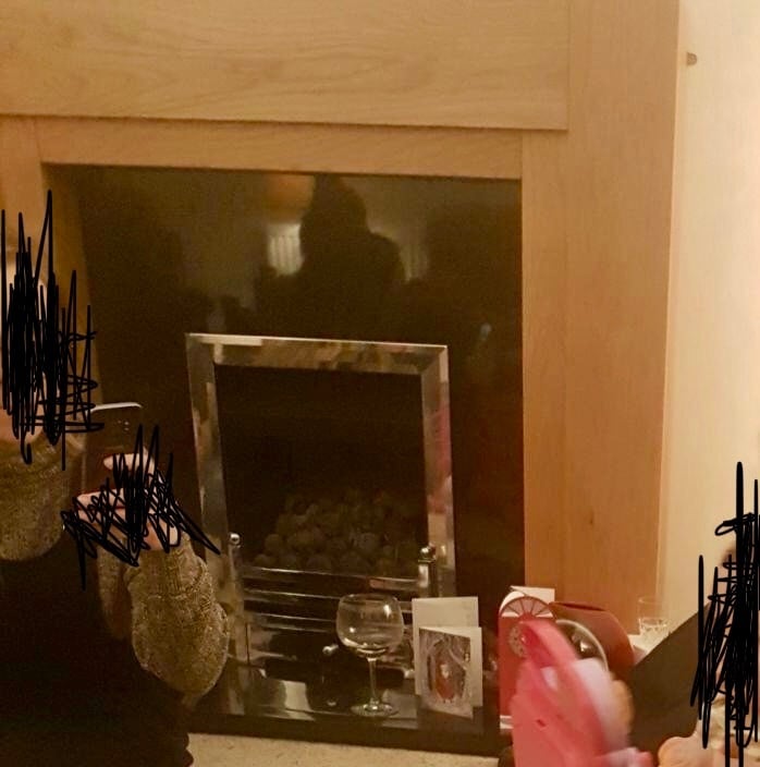 COMPLETE FIREPLACE - NATURAL OAK VENEER - BLACK MARBLE - COAL EFFECT GAS FIRE