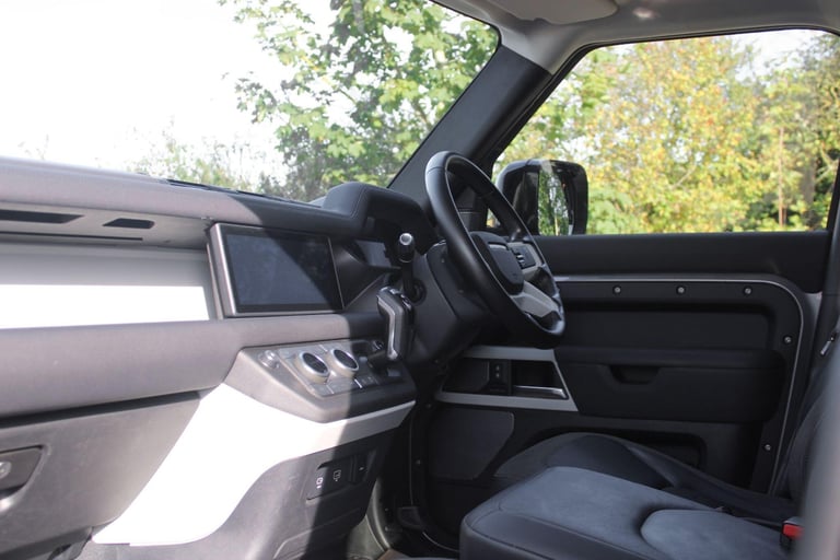 2021 Land Rover Defender 110 3.0 D250 MHEV SE Hard Top SUV Auto 4WD MWB Euro 6 (s/s) 5dr PANEL VA...
