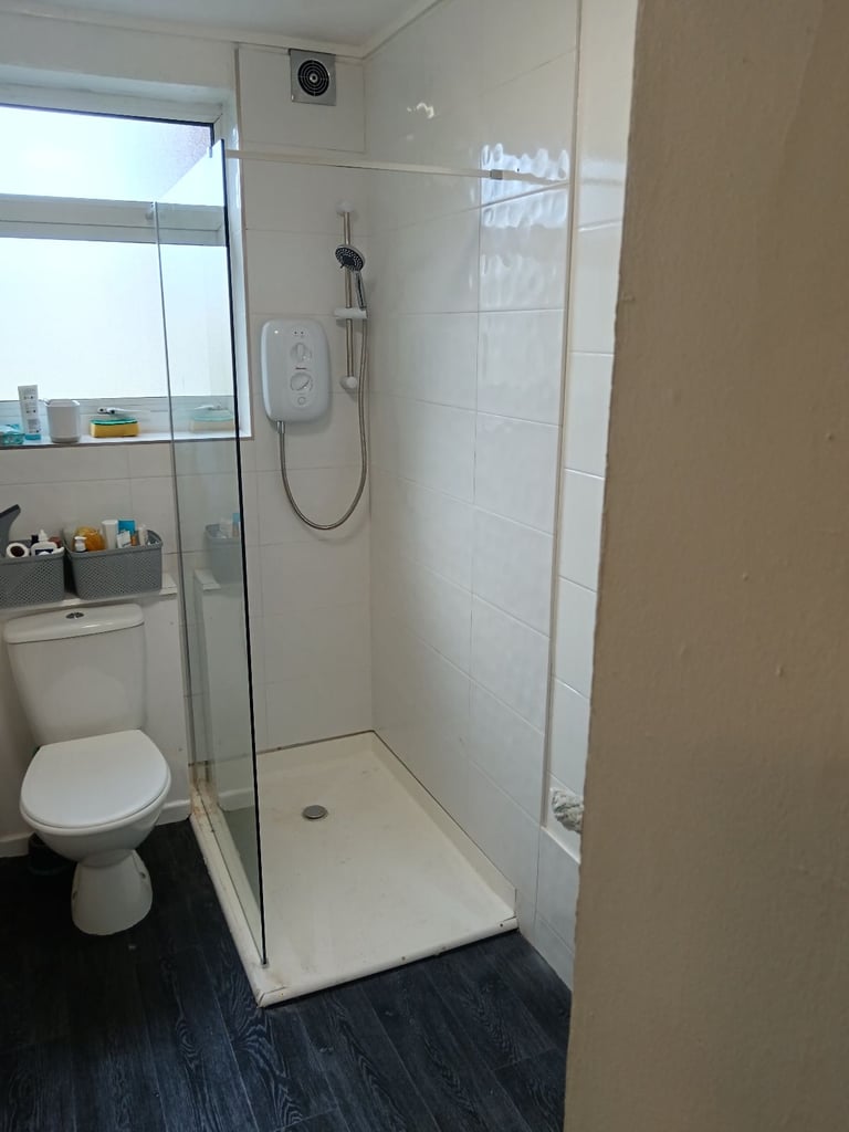 Ground floor 2 bedroom flat to let. 