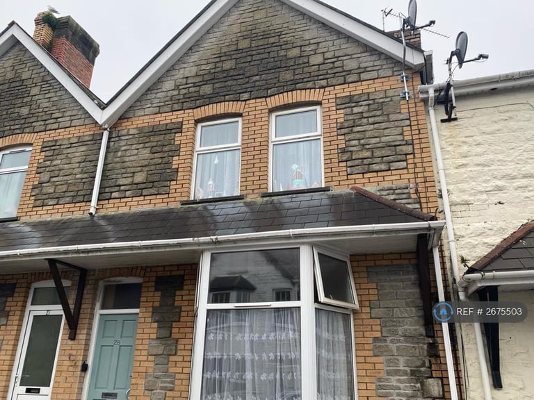 1 bedroom flat in Regent Street, Barry, CF62 (1 bed) (#2675503)