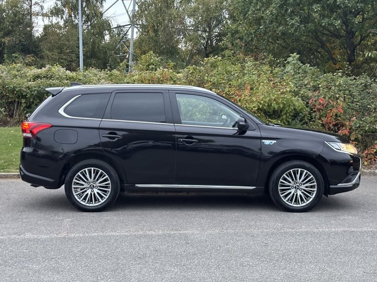 2021 Mitsubishi Outlander 2.4h TwinMotor 13.8kWh Design SUV 5dr Petrol Plug-in Hybrid CVT 4WD Eur...