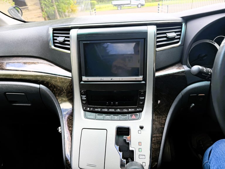 FRESH IMPORT 2014 TOYOTA VELLFIRE 2.4 PETROL/ELECTRIC HYBRID ULEZ COMPLIANT