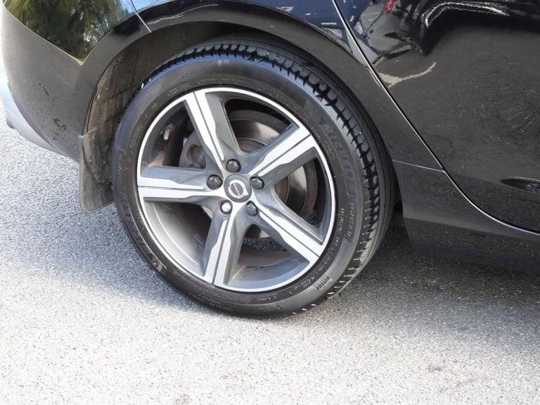 2019 Volvo V40 2.0 D2 R-Design Edition Euro 6 (s/s) 5dr HATCHBACK Diesel Manual