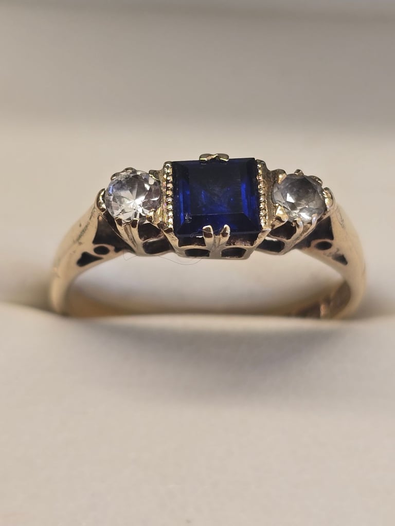 9CT GOLD TOPAZ TRILOGY