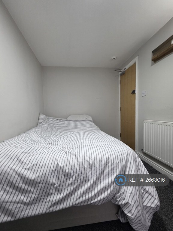 10 bedroom house in Cathays Terrace, Cardiff, CF24 (10 bed) (#2663016)