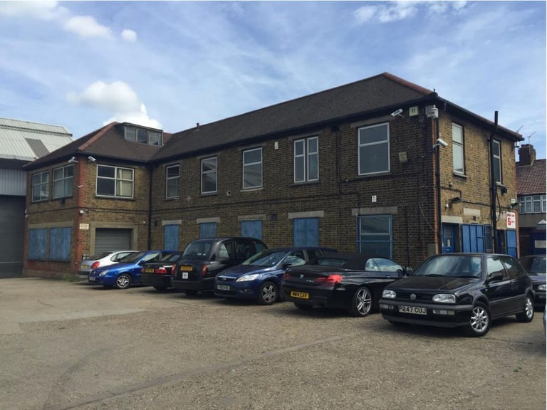 Charming Loft Studio Workspace for Creatives | 20% Off | Leyton, E10