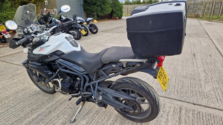 2013 13 TRIUMPH TIGER 800 ABS WHITE ENDURO ADVENTURE TOURER TOP BOX 26k MLS