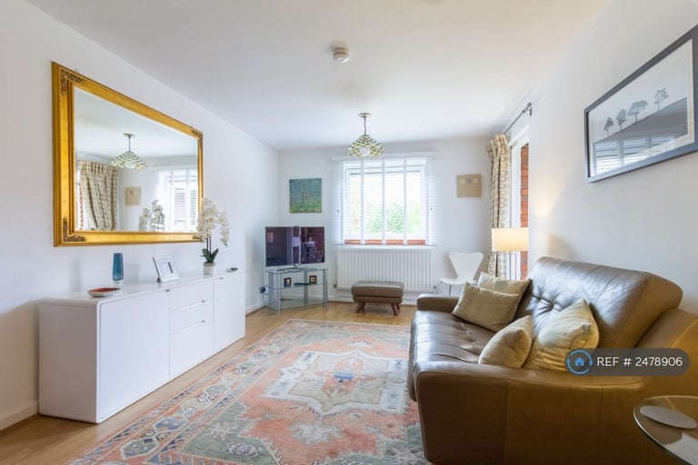 1 bedroom flat in Cooper Close, London, SE1 (1 bed) (#2478906)