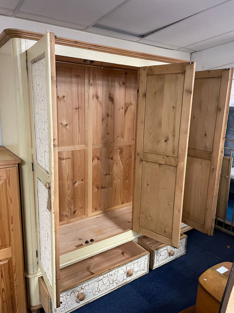 Large Pine Triple Wardrobe (painted) TCL Reuse 99919
