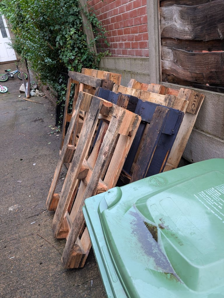 6 Free pallets
