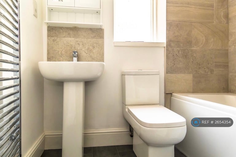 2 bedroom flat in West End Lane, London, NW6 (2 bed) (#2654354)