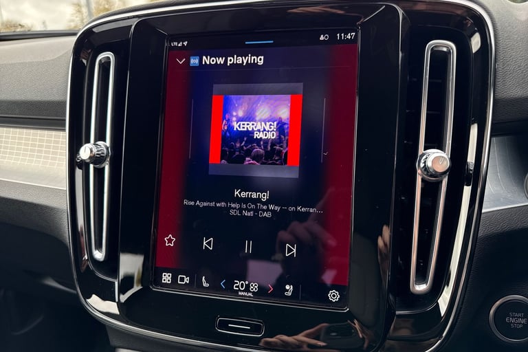 2023 Volvo XC40 2.0 B3 MHEV Plus DCT Auto Euro 6 (s/s) 5dr SUV PETROL Automatic