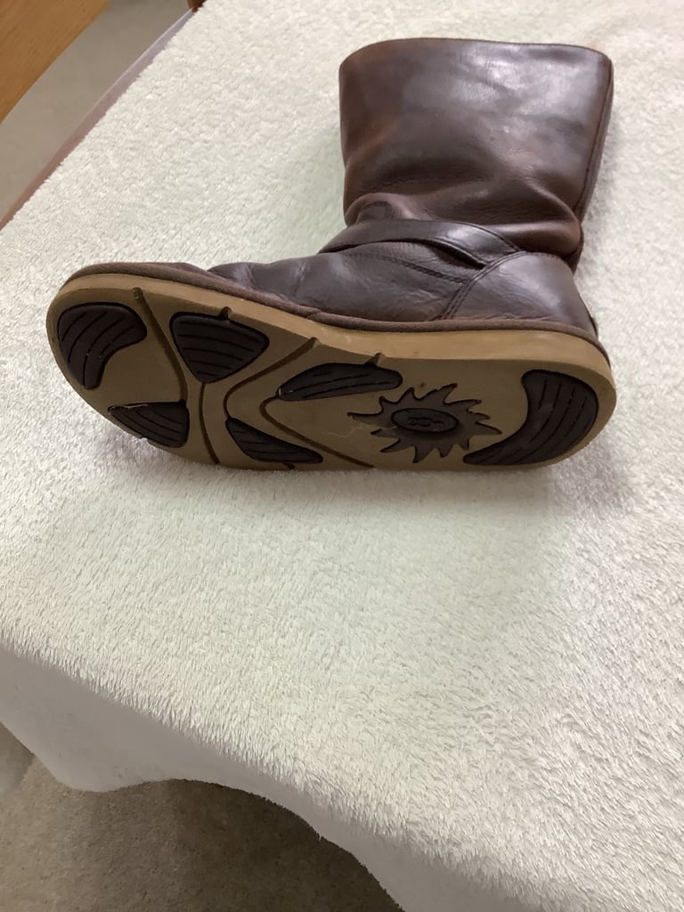 Ladies Leather Ugg Boots