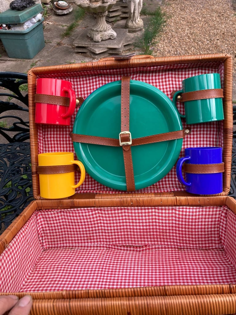 Unused 4 piece picnic set in wicker basket  - 'Reasonable' offer accepted 