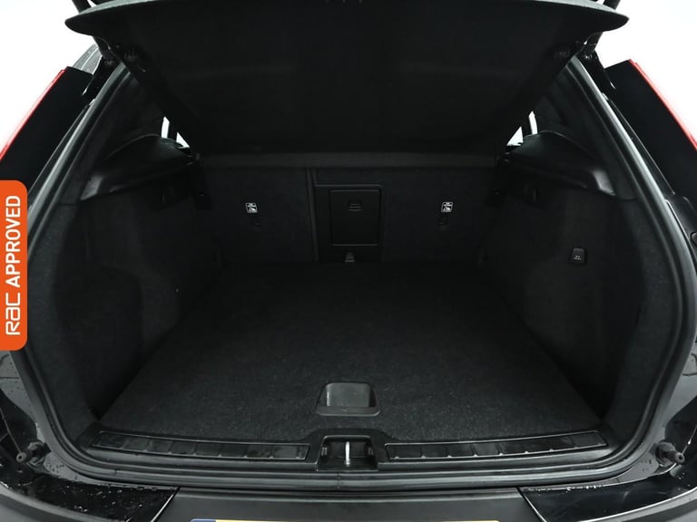 2022 Volvo XC40 2.0 B3 MHEV Core SUV 5dr Petrol Hybrid DCT Auto Euro 6 (s/s) (163 ps) SUV PETROL ...