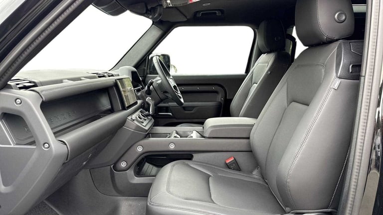 2025 Land Rover Defender 3.0 D250 X-Dynamic SE 90 3dr Auto ESTATE DIESEL Automatic