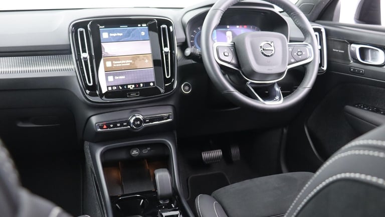 2025 Volvo XC40 B4 (P) Ultra Dark (Sunroof, Pilot Assist, 21' Alloys, BLIS) ESTATE Petrol/Electri...
