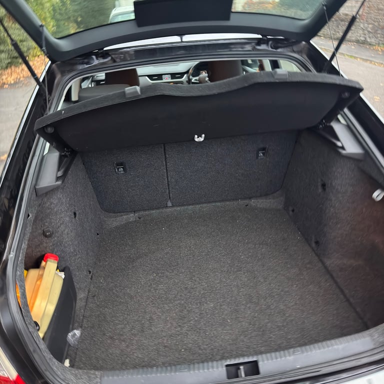 Skoda, OCTAVIA, Hatchback, 2014, Semi-Auto, 1968 (cc), 5 doors