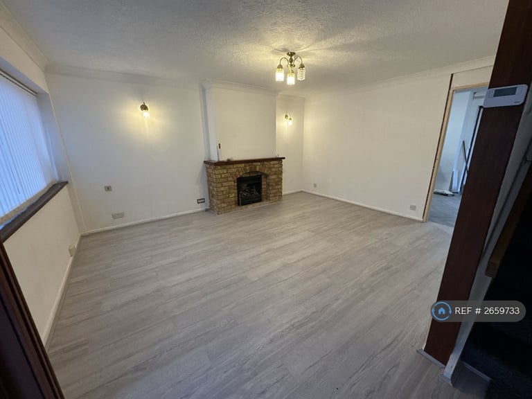 3 bedroom house in Spindles, Tilbury, RM18 (3 bed) (#2659733)