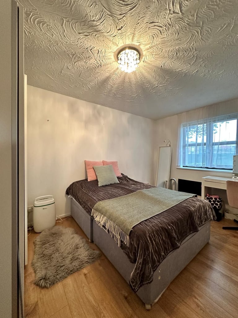 Nice 1 bedroom GROUND floor apartment for rent in best location in Walthamstow! 2 mins from tube
