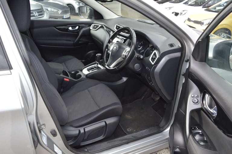 2016 Nissan Qashqai 1.2 DiG-T N-Connecta 5dr Xtronic 2016 3 OWNER SAT NAV AUTO HATCHBACK Petrol A...