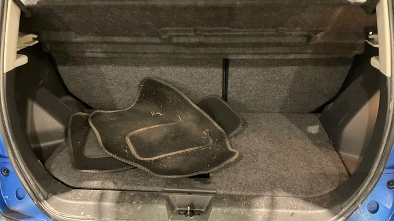 2011 Nissan Note 1.4 16V n-tec Euro 5 5dr MPV Petrol Manual