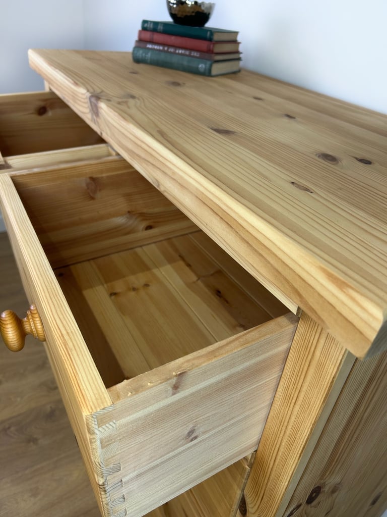 QAULITY CHEST OF DRAWERS 