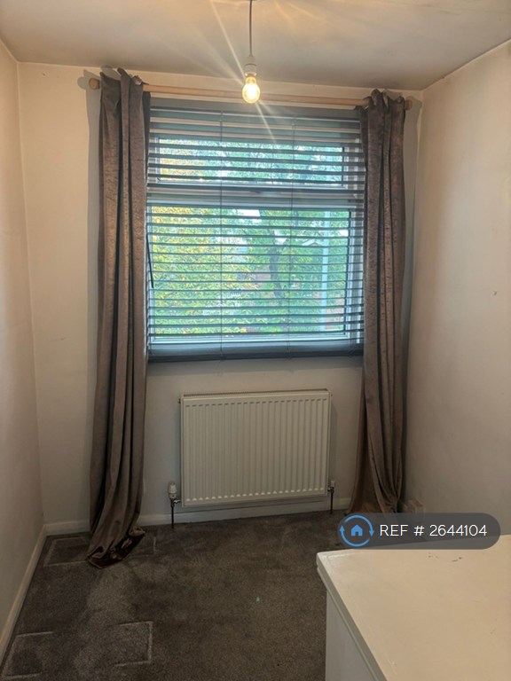 3 bedroom house in Brushes Road, Stalybridge, SK15 (3 bed) (#2644104)