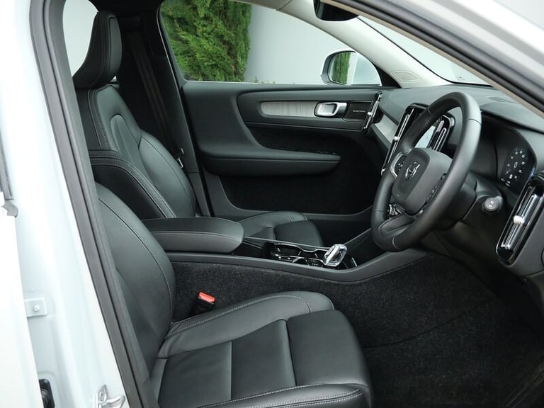 2020 Volvo XC40 2.0 B4P Inscription Pro 5dr Auto ESTATE PETROL Automatic