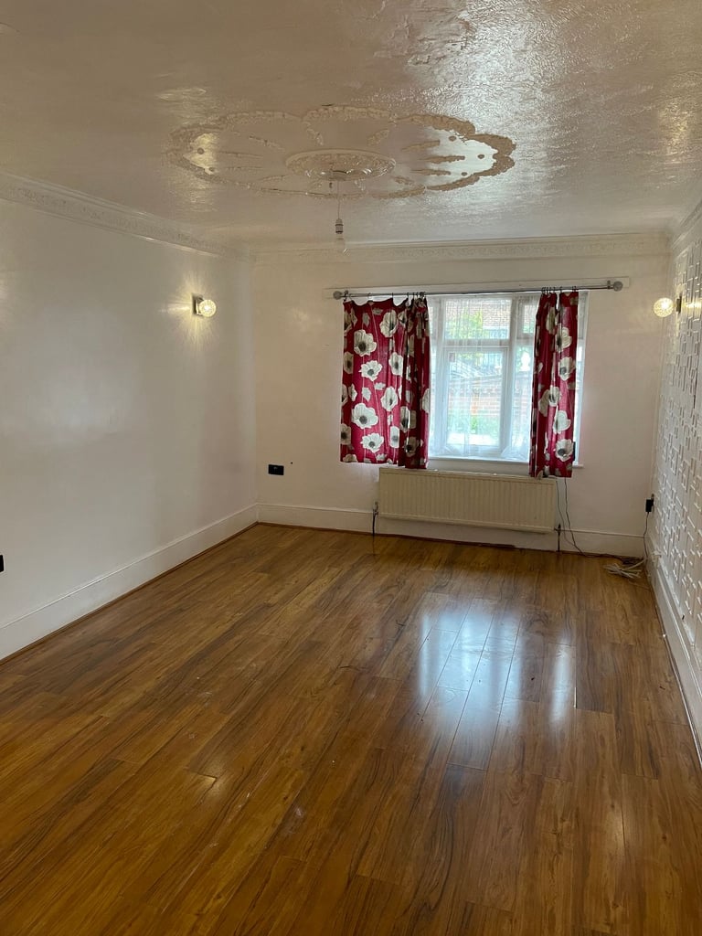 A superb spacious detached house located in the heart of Dagenham