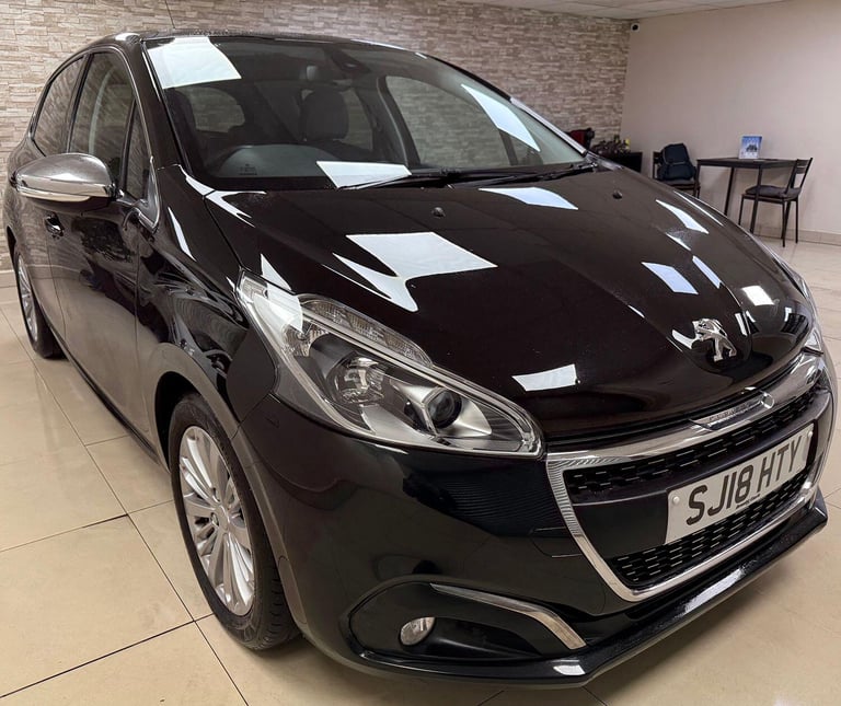 PEUGEOT 208 1.2 PureTech Allure Black Manual Petrol 2018 WARRANTY 12 MONTHS MOT