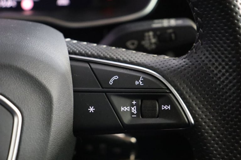 2020 Audi Q3 1.5 TFSI CoD 35 Edition 1 5dr (APPLE CAR PLAY) Petrol Manual