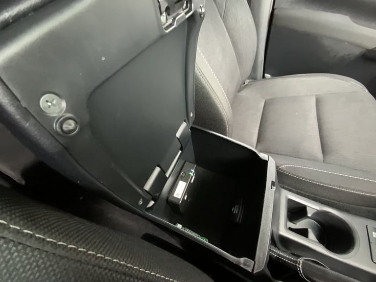 2021 Toyota Hilux 2.4 D-4D Invincible Pickup Double Cab 4dr Diesel Manual 4WD Euro 6 (s/s) (1 PIC...