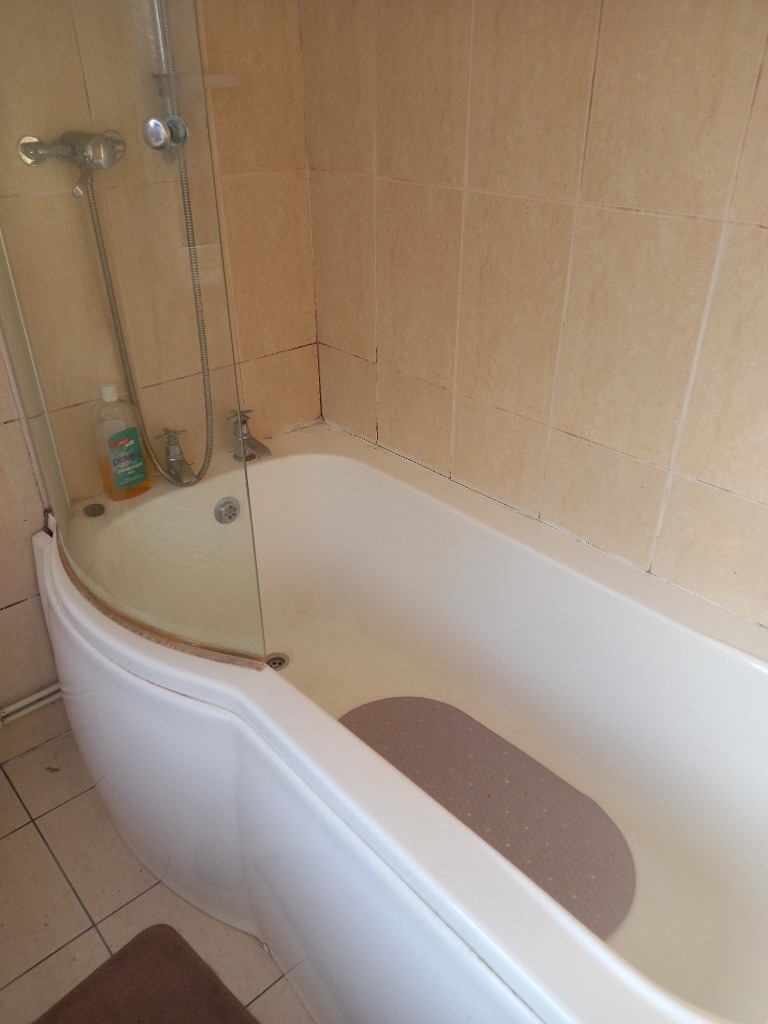 **LET BY**18 FOLEY STREET**FENTON**2 BEDROOM HOUSE**DSS ACCEPTED**NO DEPOSIT