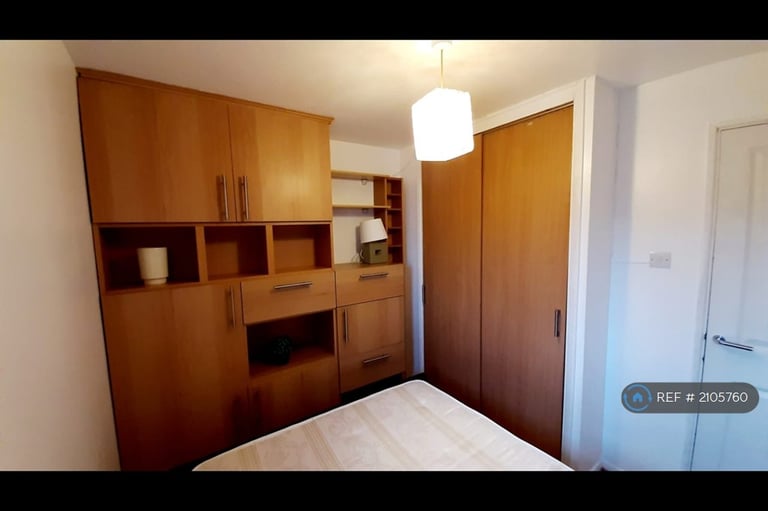 1 bedroom flat in John Silken Lane, London, SE8 (1 bed) (#2105760)