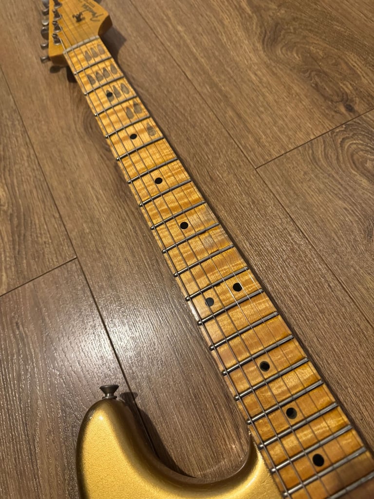 Fender Custom Shop LTD ’64 Special Stratocaster Relic Aztec Gold over Gold Sparkle