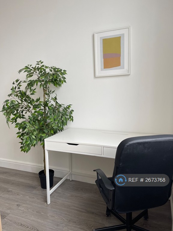 1 bedroom flat in Power House, London, W3 (1 bed) (#2673768)