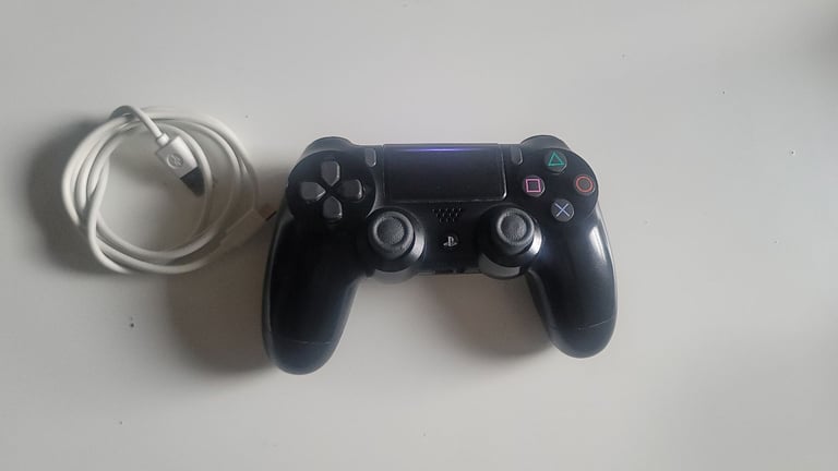 PS4 controller + chagring cable