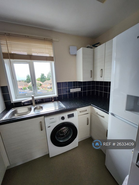 3 bedroom flat in Earlham West Centre, Norwich, NR5 (3 bed) (#2633409)