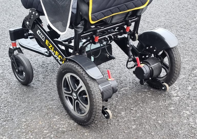 MONARCH MOBILITY EZI-FOLD AUTO- Autofolding Mobility Scooter. SHOWROOM CONDITION