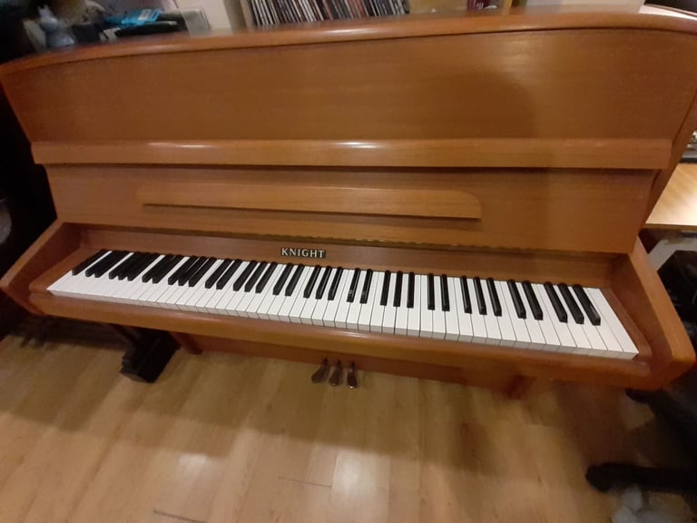 Knight K10 c1977 upright piano satin Oak wood *free 1st tuning* *top condition*