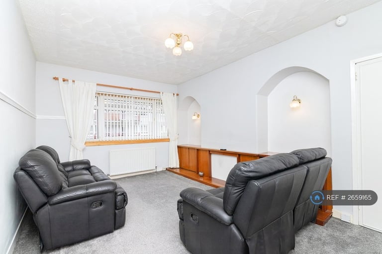 3 bedroom flat in Fieldhead Drive, Glasgow, G43 (3 bed) (#2659165)